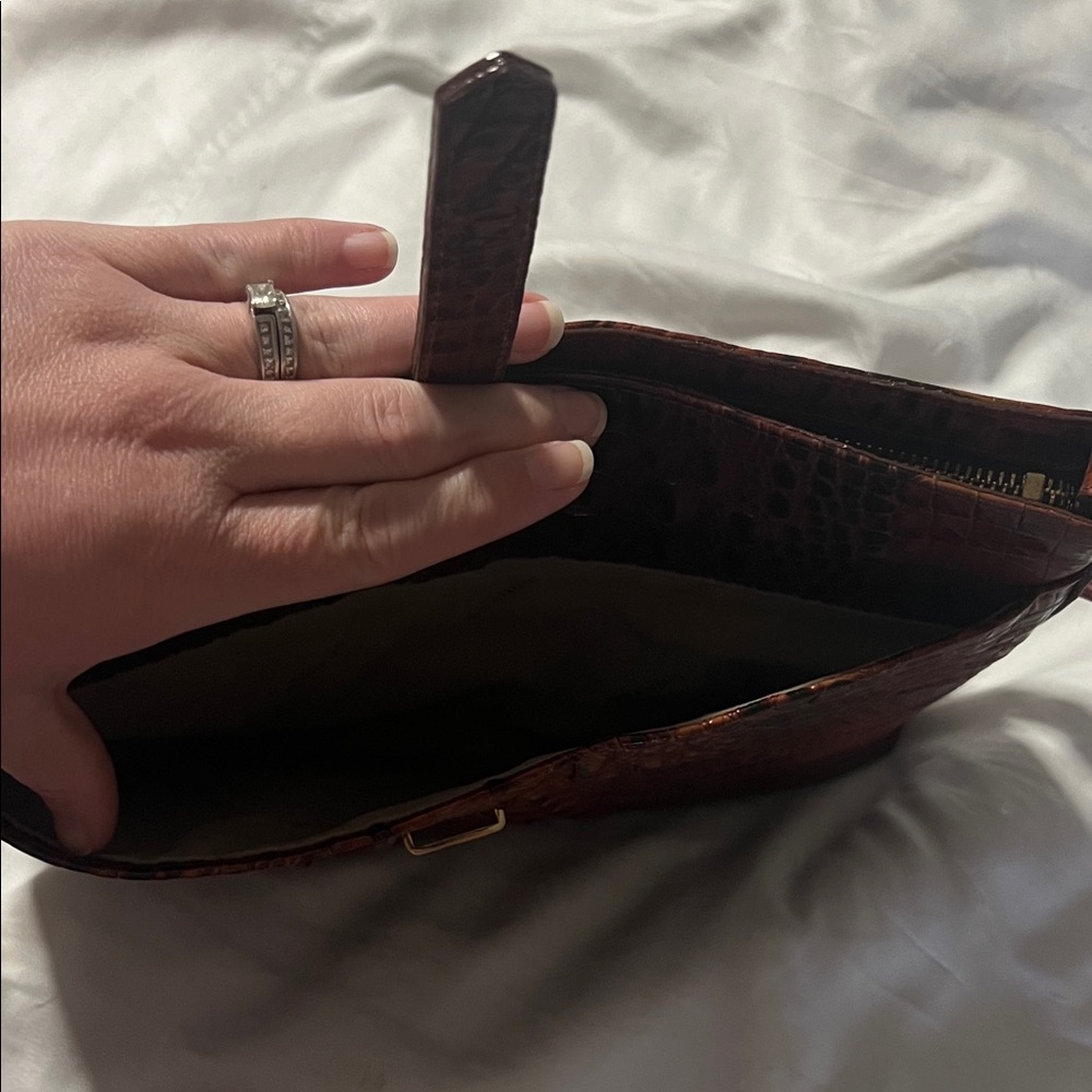Brahmin Elegant Brown leather Crocodile Embossed Shoulder Bag - Picture 8 of 14